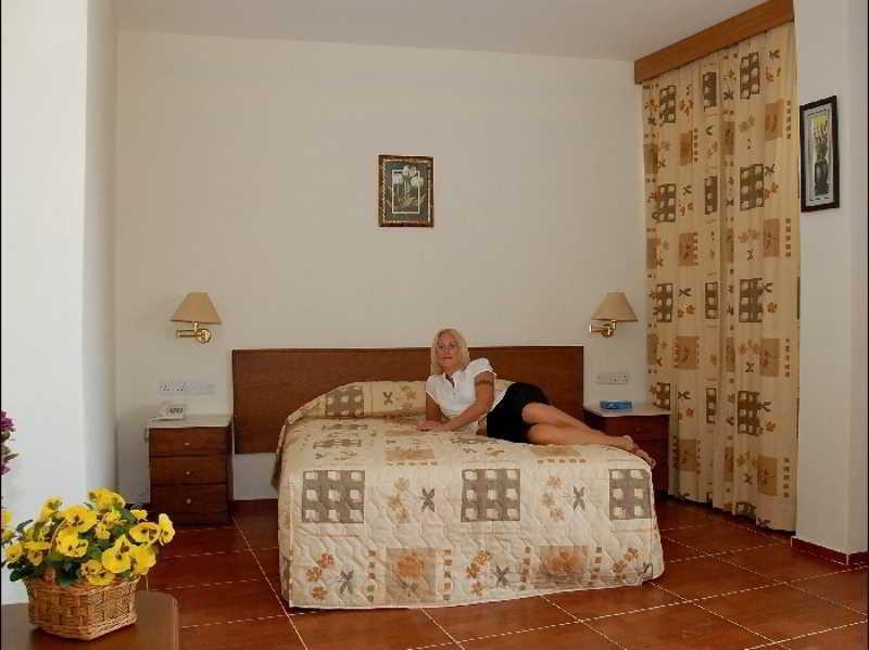 M. Moniatis Hotel Limasol Buitenkant foto