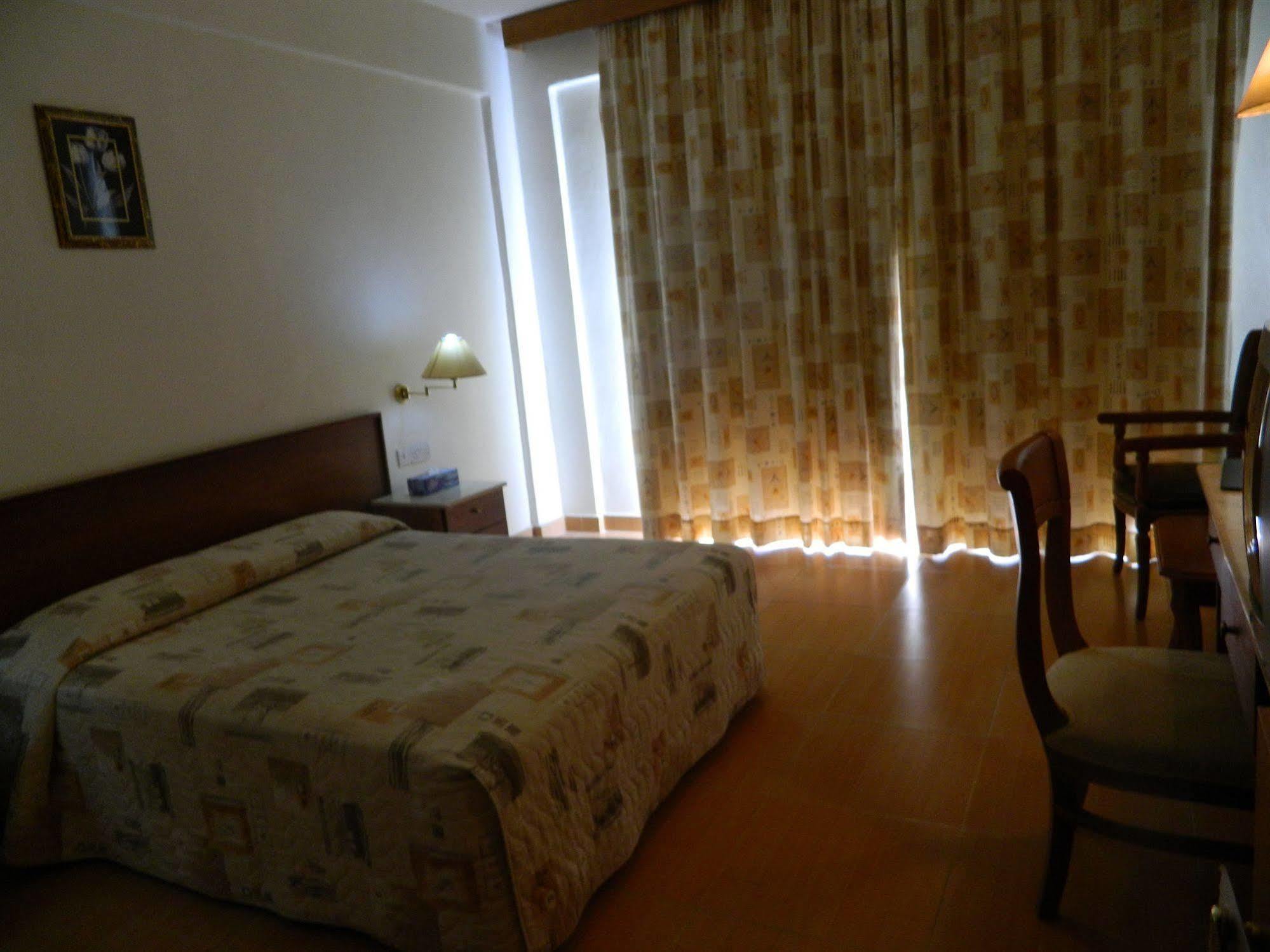 M. Moniatis Hotel Limasol Buitenkant foto
