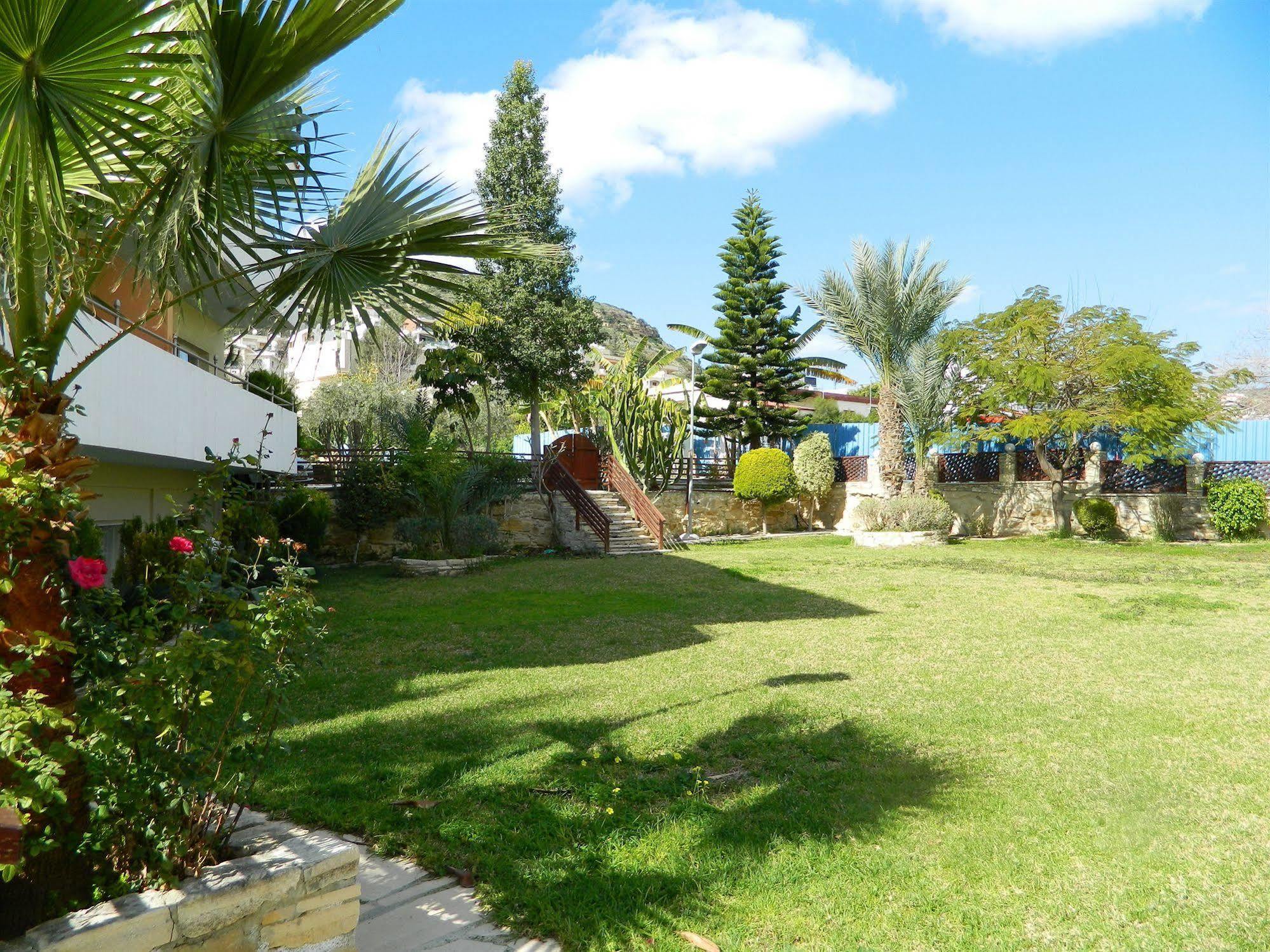 M. Moniatis Hotel Limasol Buitenkant foto
